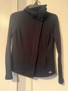 ALO Yoga Black button up cowl neck sweater size XS EUC sleeves are Ribbed